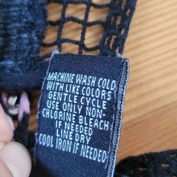 Torrid Black Floral Lace Yoke Sleeveless Women's Top - Pink Rose Print 2x - Picture 10 of 10